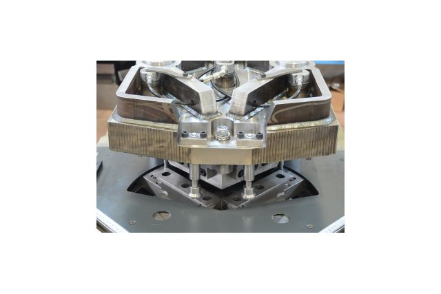 Кутовисічний верстат з можливістю регулювання кута Isitan HNM-6VP