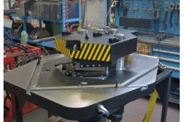 Кутовисічний верстат з можливістю регулювання кута Isitan HNM-6VP Кутовисічний верстат з можливістю регулювання кута Isitan HNM-6VP