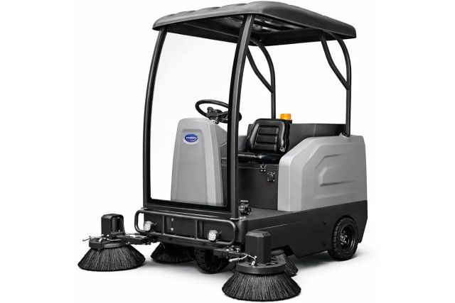 Аккумуляторная подлогомоющая машина с сиденьем CORMAK ZP13000 2