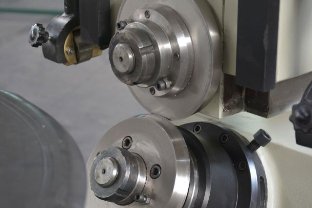 Відбортовочно-відрізний верстат Isitan SDK 8