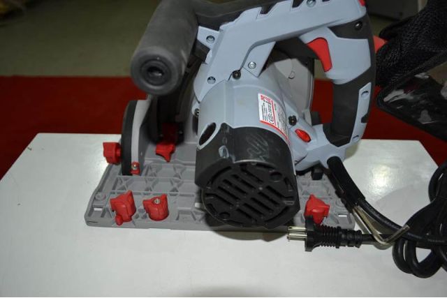 Погружная дисковая пила Holzmann TAS 165PRO (направляющая линейка не входит в комлектацию)