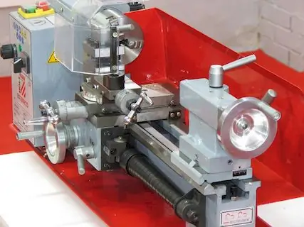 Токарный станок по металлу Holzmann ED 300ECO 2250